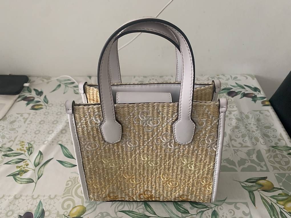 Guess Borse da donna: Guess Tasche – Usato da Basel venduto da dav_5qdt 4