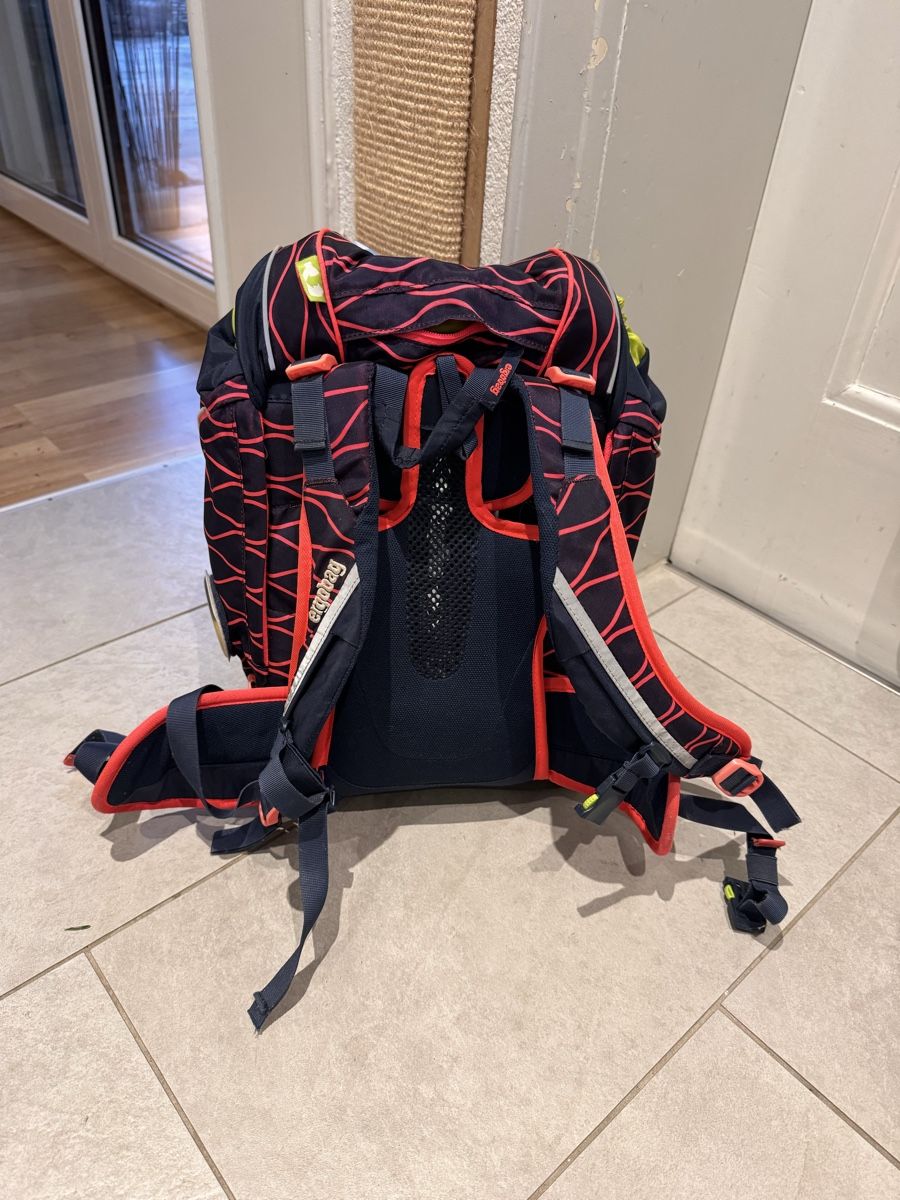 Ladenausstattungen & Messebau: Ergobag Schulrucksack Set mit Zubehör, Top Zustand! – Gebraucht aus Neuhausen von Psychofrog 1