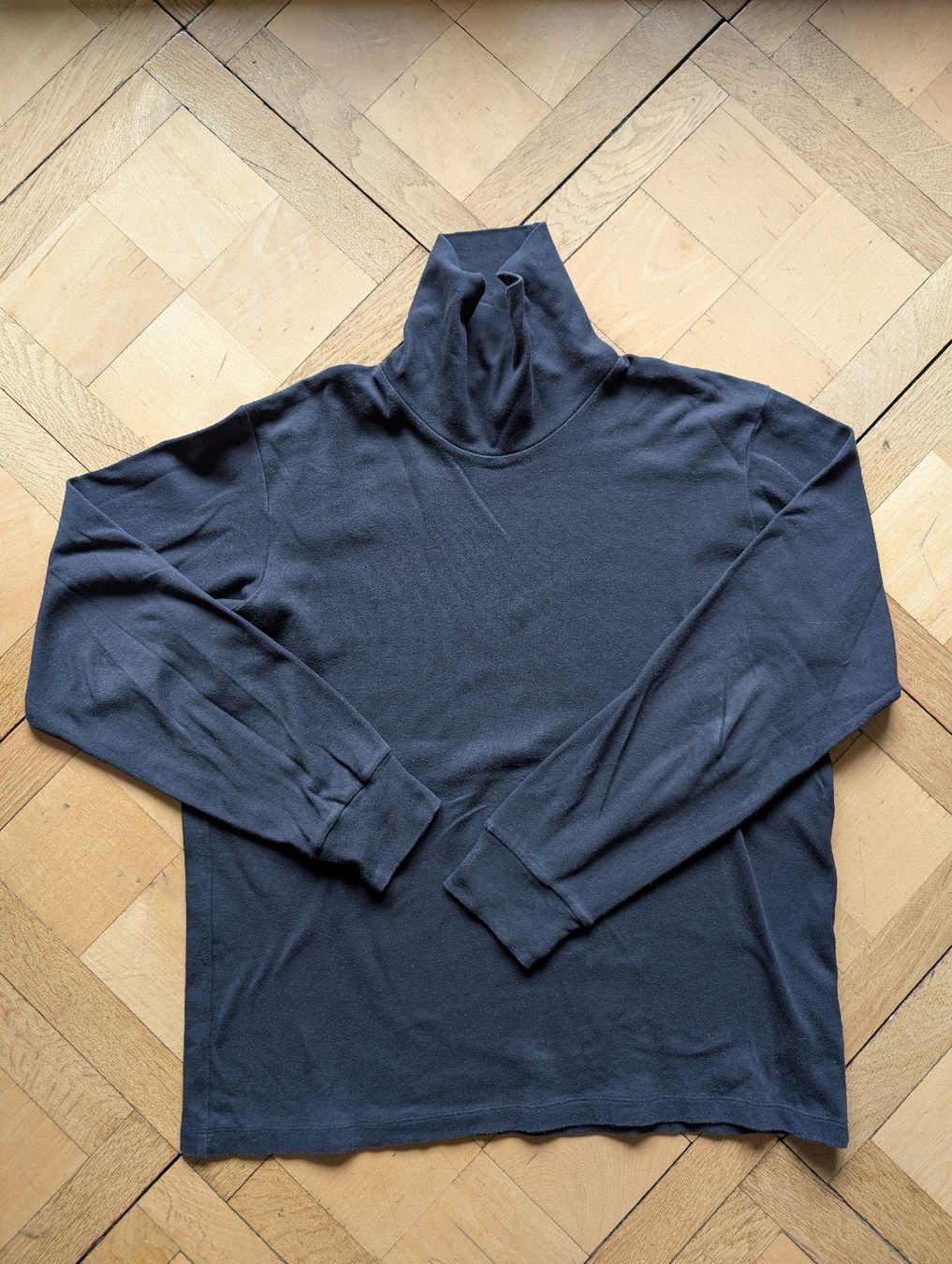 Uniqlo Maglioni & Felpe: Uniqlo Dunkelblauer Rollkragen Pullover Grösse M – Usato da Zürich venduto da Hedkandi
