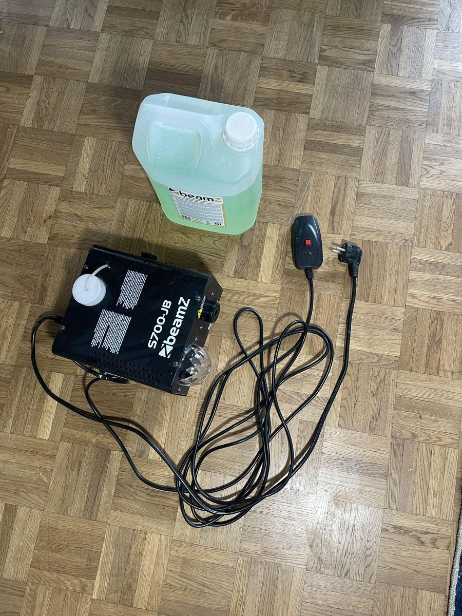 Tutte le macchine: BeamZ Nebelmaschine mit Lichteffekt – Usato da Liestal venduto da Domesch15