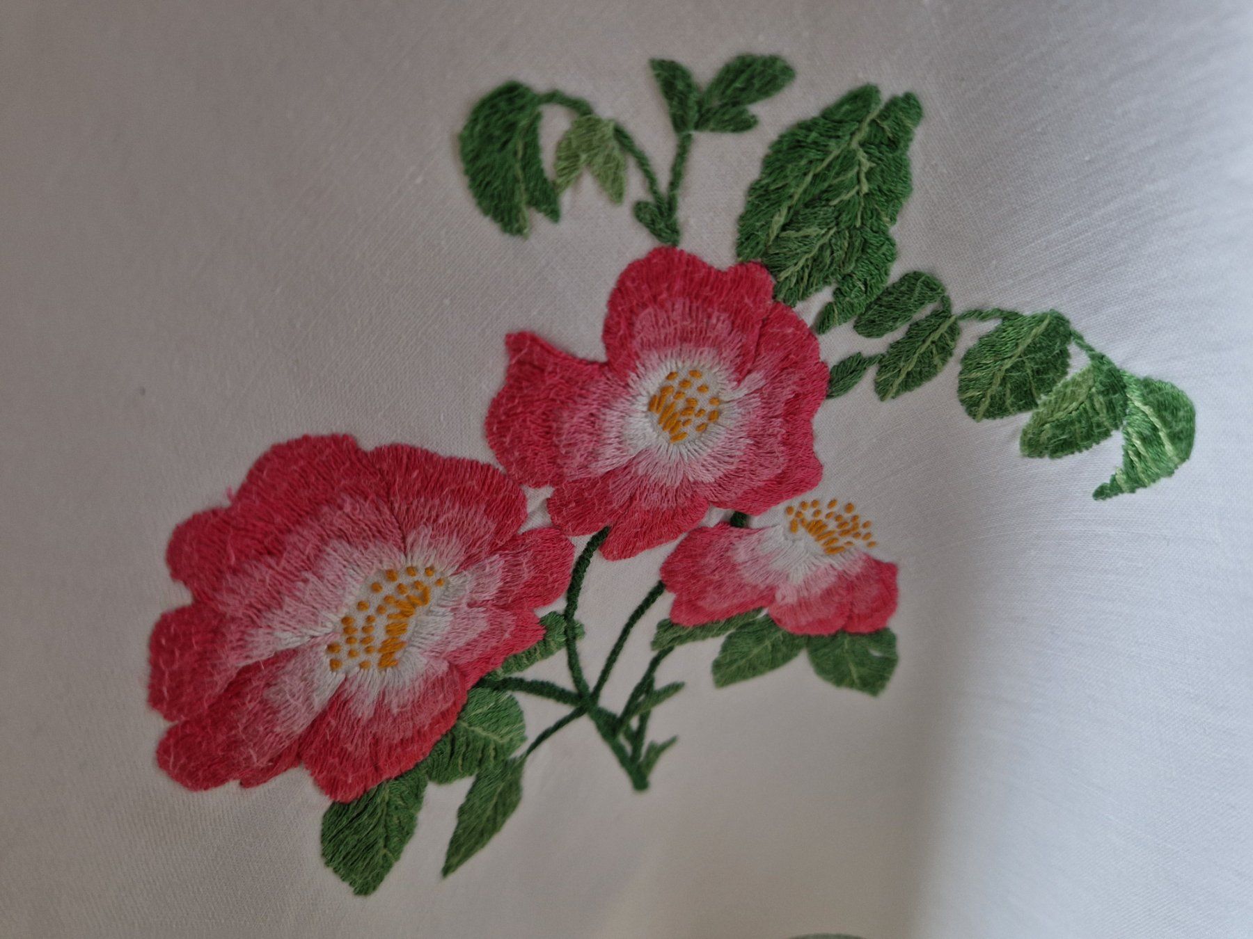 Altra biancheria da tavola: Tischdecke Handarbeit, Wildrose, 123x140cm – Usato da Bern venduto da Antikbatik 6