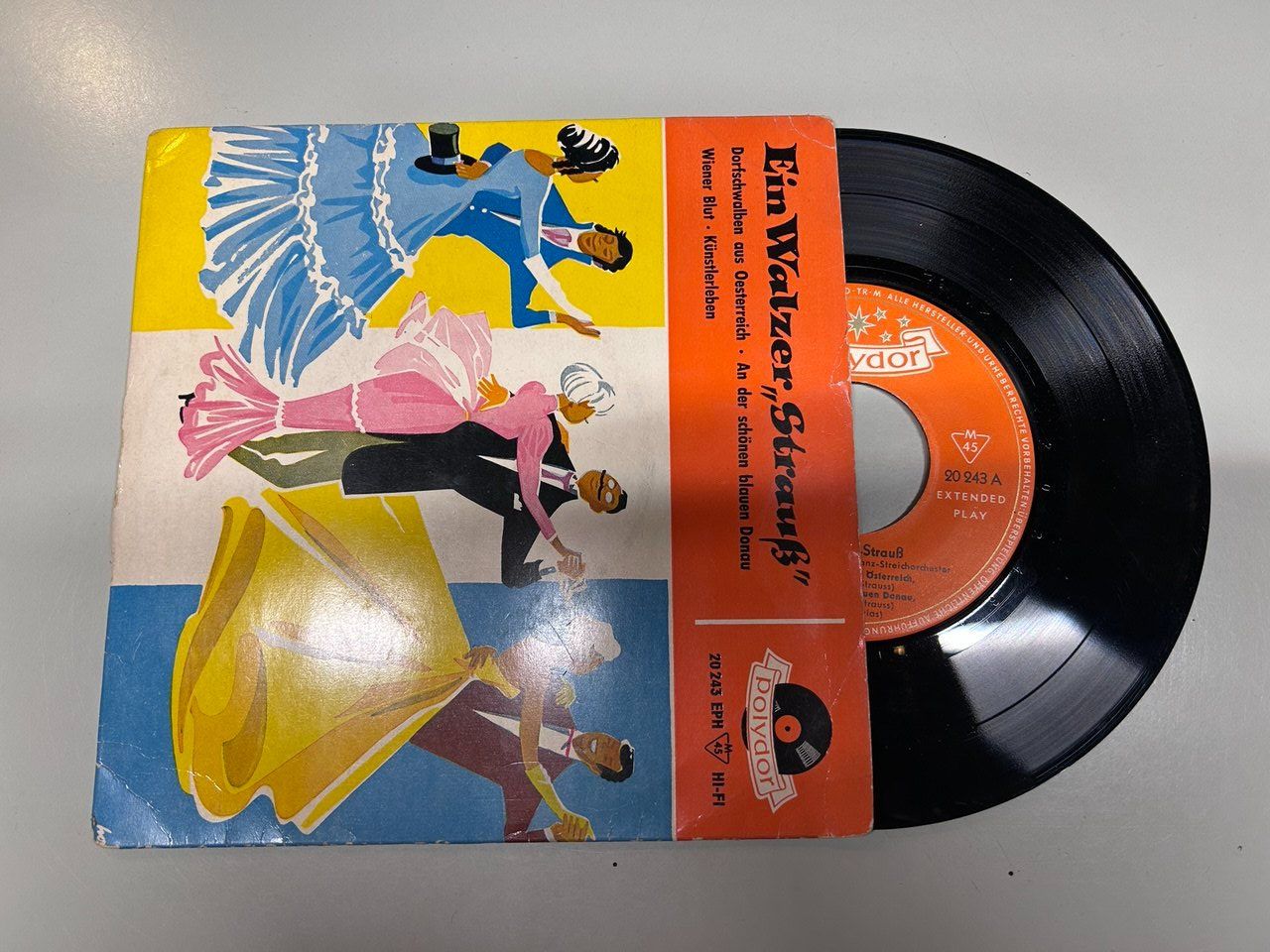 Dischi in vinile: 45 giri "Ein Walzer-'Strauß'", pubblicato nel 1958 – Usato da Giubiasco venduto da LorisVale