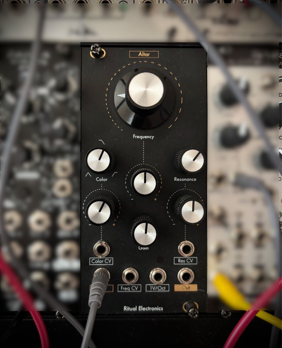 Instruments de musique: Ritual Electronics Altar Eurorack Modul – D'occasion à Uetliburg SG par pazoo