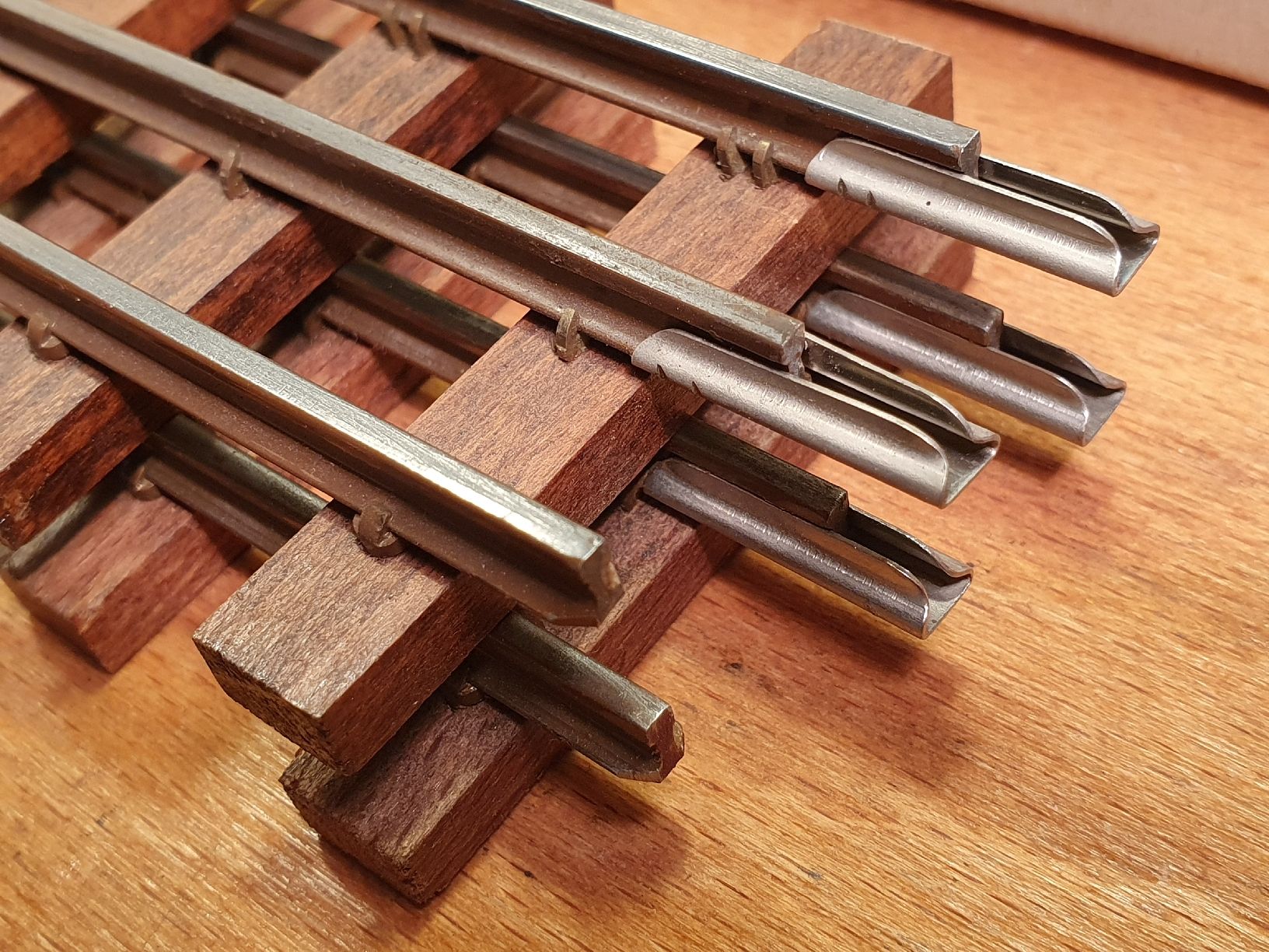 Modellini di ferrovie: 11 gerade Keiser Schienen NO 211, Spur 0, 48 cm – Usato da Riehen venduto da Sandra184 3