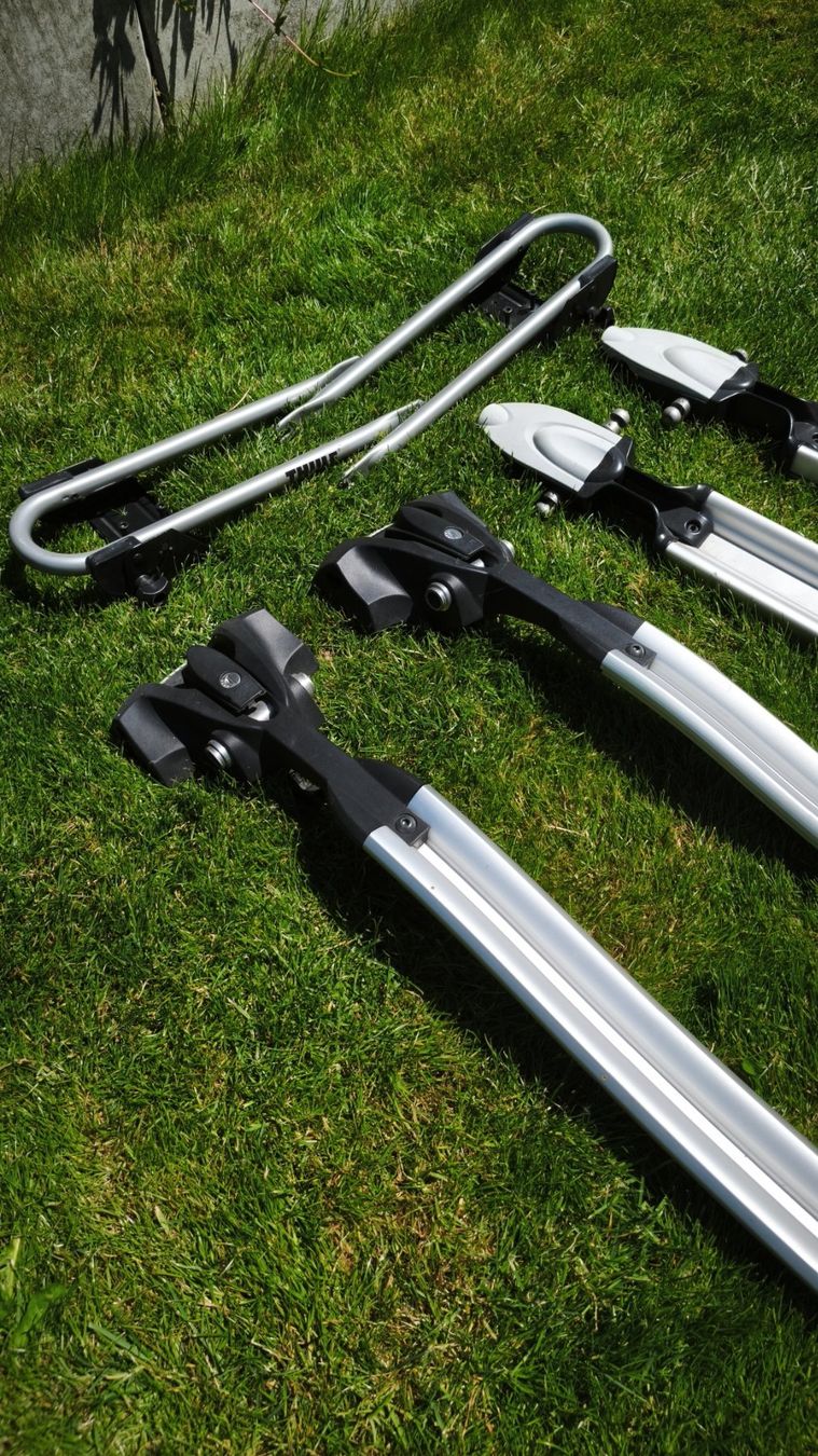 Thule Supporti per biciclette: Thule Veloträger Schienen – Usato da Niederweningen venduto da pasko