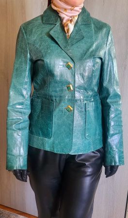 Veste cuir vert émeraude, boutons bijoux, S.