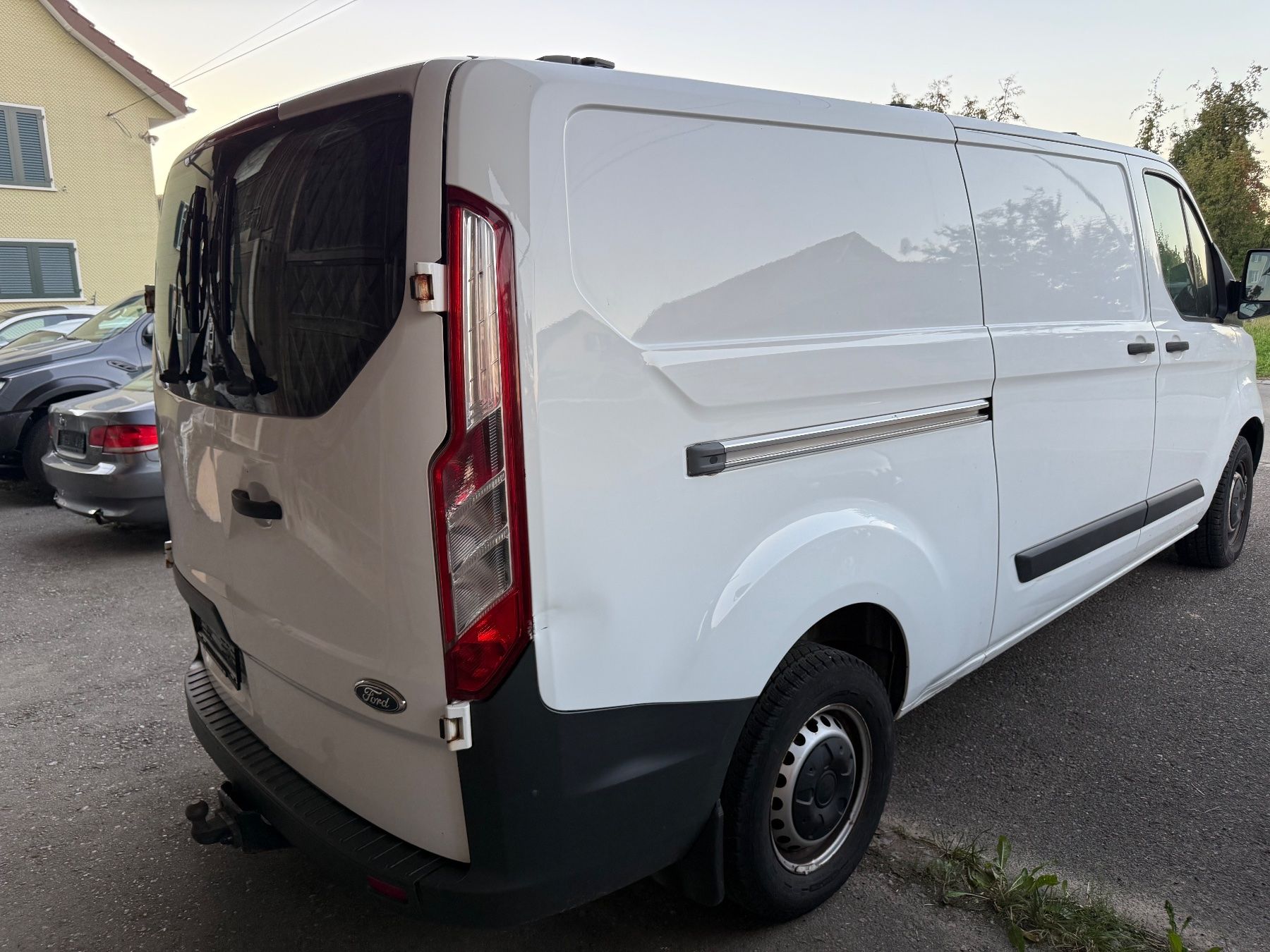 Ford Veicoli commerciali: Ford Transit Custom 2.2 Diesel lange Version – Usato da Egnach venduto da Nati97 3