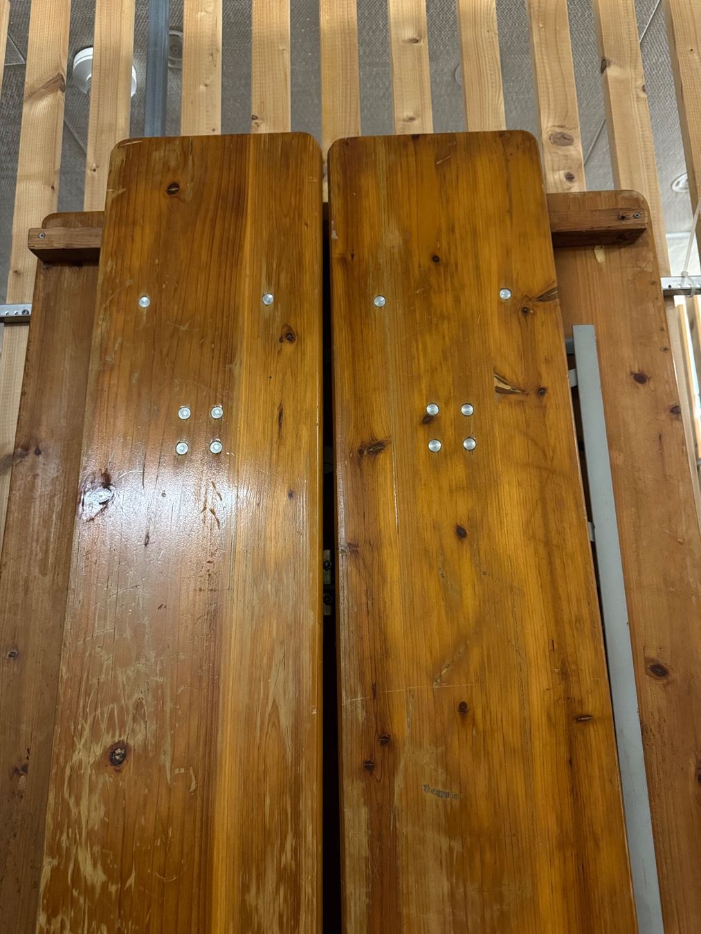 Tischset: Festbank-Garnitur 2 Meter – Gebraucht aus Zürich von OKZH
