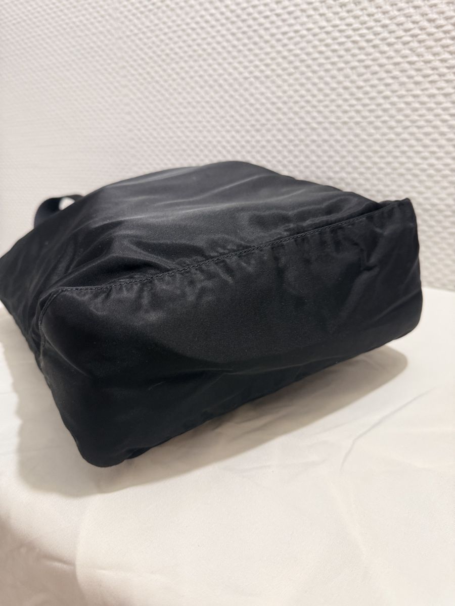 Prada Sacs: Prada Tote Bag Black Nylon  – D'occasion à Geneve par DarlingVintage 4