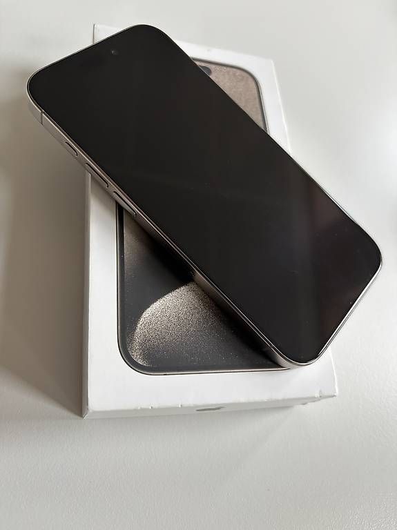 Handys / Smartphones: iPhone 15 Pro 256GB  – Neu und originalverpackt aus Stansstad von Martman19