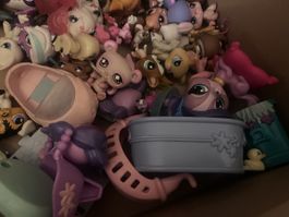 Lot de 40 figurines Littlest Pet Shop (LPS) + accessoires