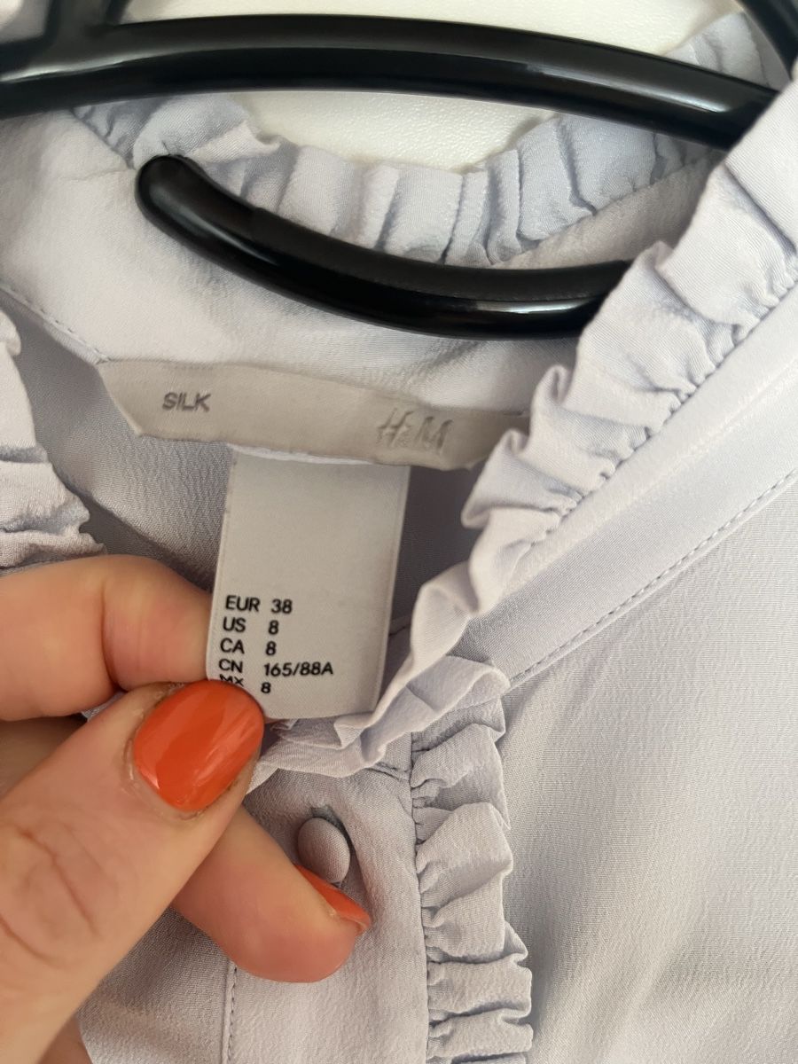 H&M Chemisiers: Seidenbluse H&M Gr. 38  Hellblau Top Bluse – D'occasion à Wädenswil par Iana32 1