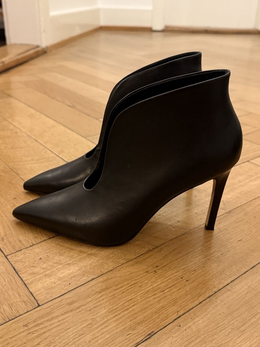 Mango Damenschuhe: schwarze Stiefeletten, Grösse 39 von Mango – Neu (gemäss Beschreibung) aus Basel von zukk_