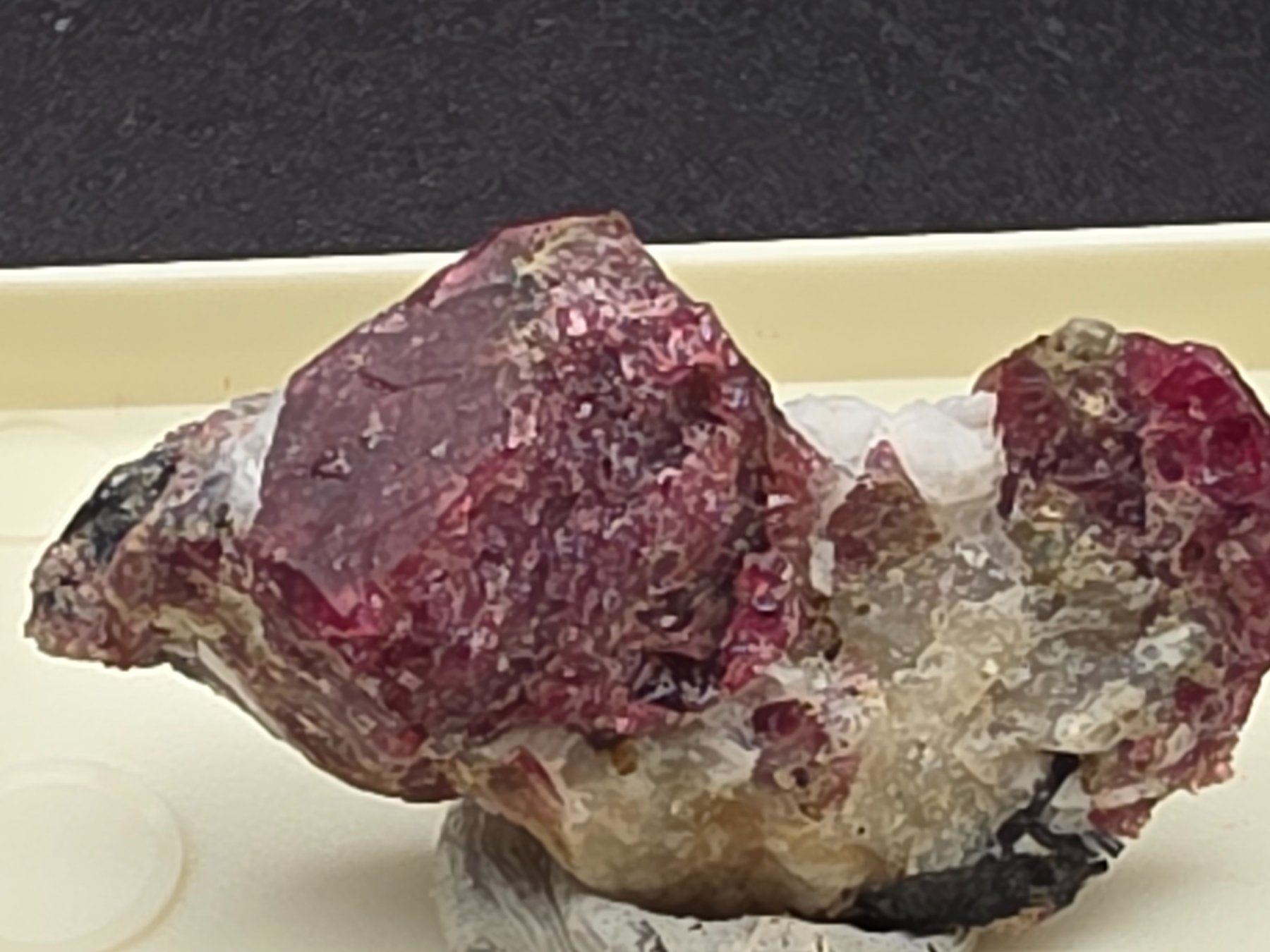 Minerali & Pietre curative: RaRe Eudialyte  Murmansk Oblast, Russia – Usato da Figino venduto da minshop