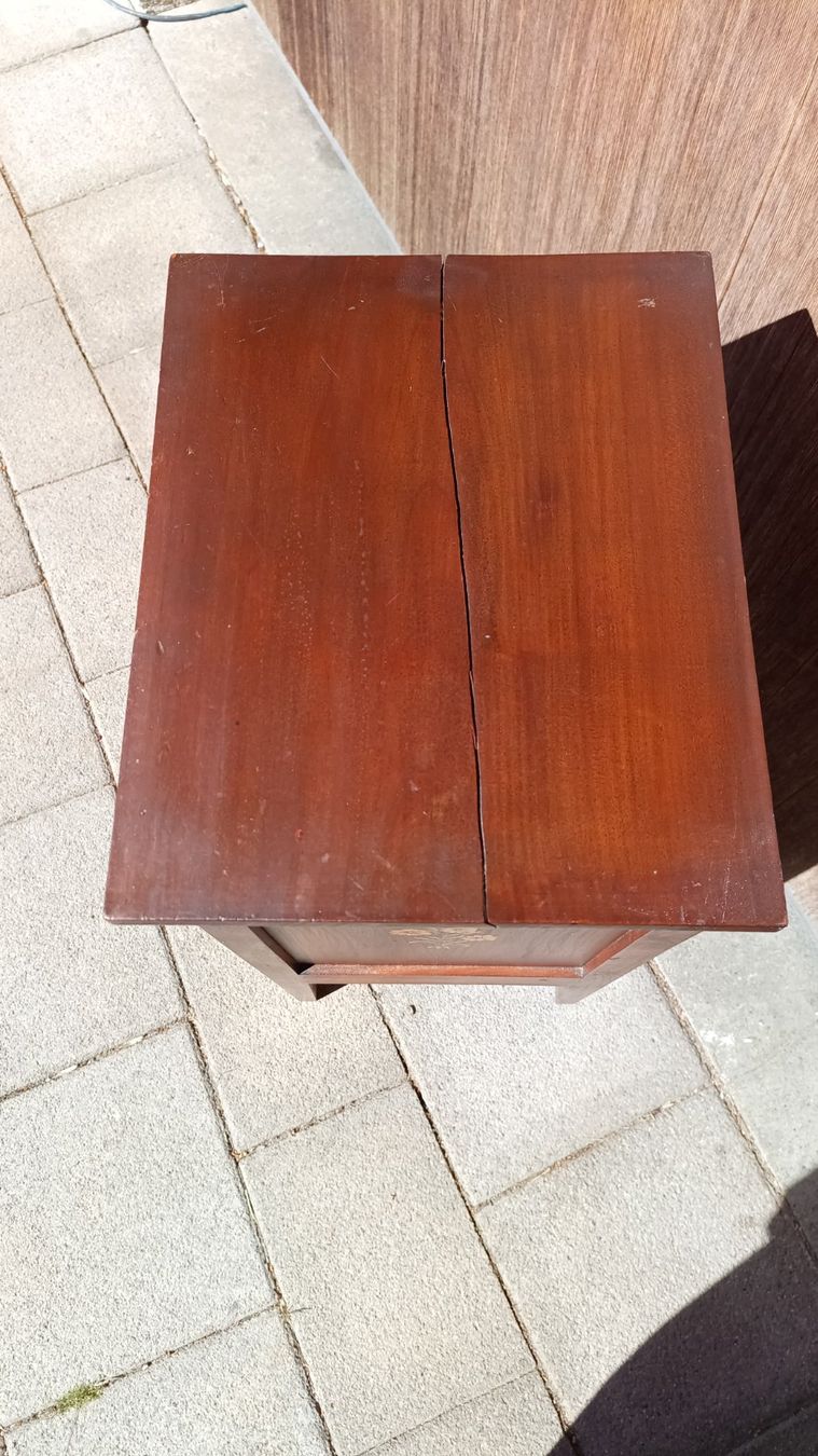 Tables de nuit: Table de chevet peinte main / Handbemaltes Nachttischchen – D'occasion à Schmitten FR par Sissad 3