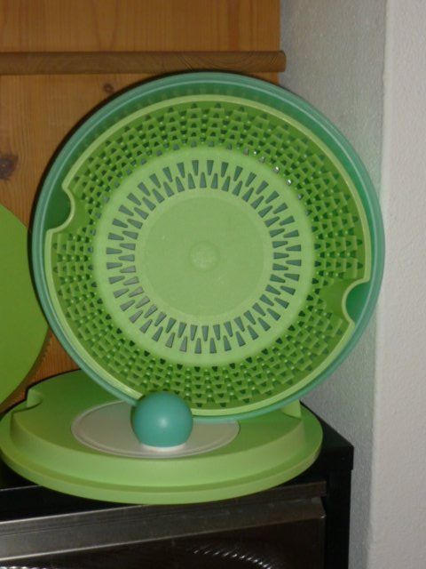 Tupperware Recipients et similaires: TUPPERWARE SALATSCHLEUDER  3 - 4 MAL GEBR. – D'occasion à St.Gallen par Anso 1