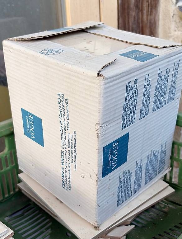Plateaux: Badezimmerplättli – D'occasion à Moosseedorf par mir_xw2z 1