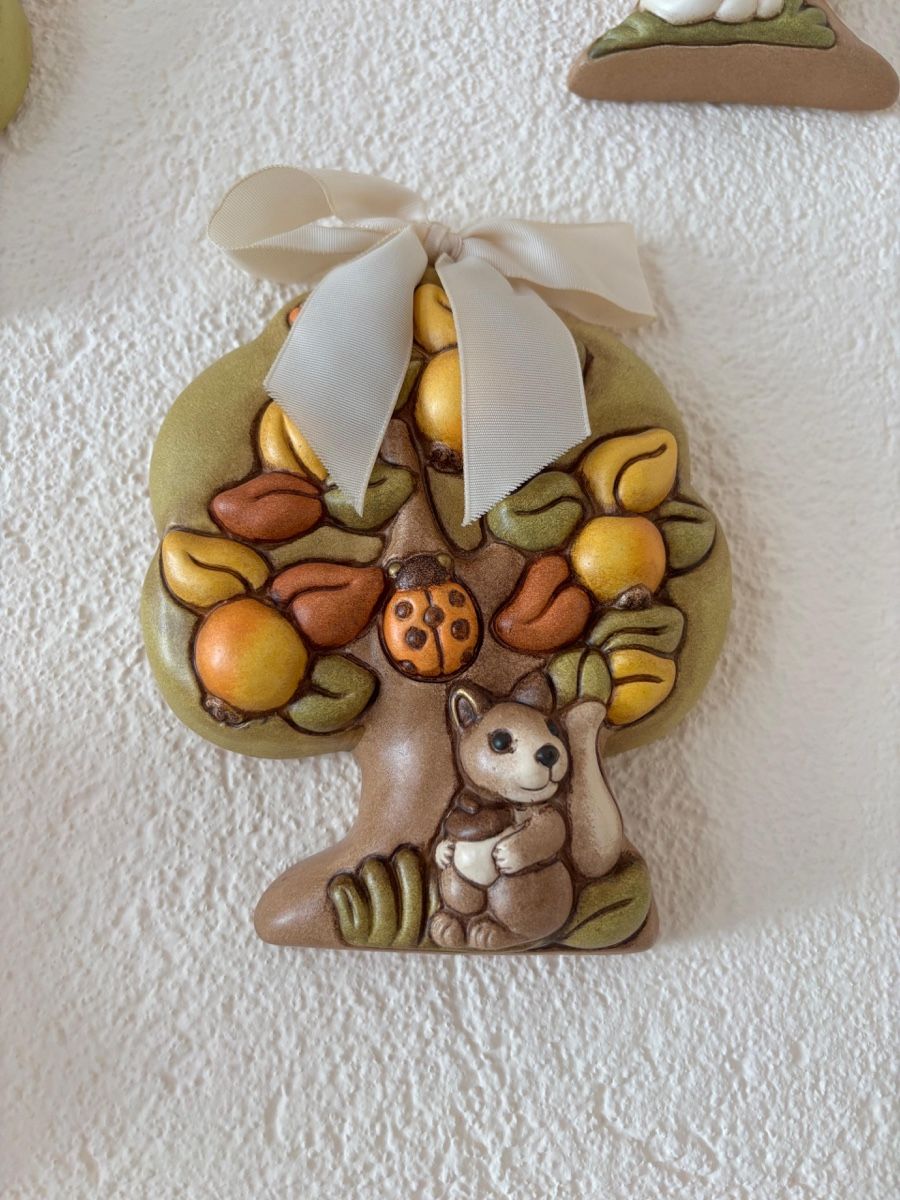 Tutte le decorazioni: Thun Wanddeko Eichhörnchen Herbst-Baum, neuwertig! – Nuovo (secondo la descrizione) da Oberegg venduto da Alepokemon