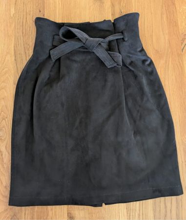 ONLY Rock in Wildleder-Optik Schwarz Gr. 27 mit Gürtel