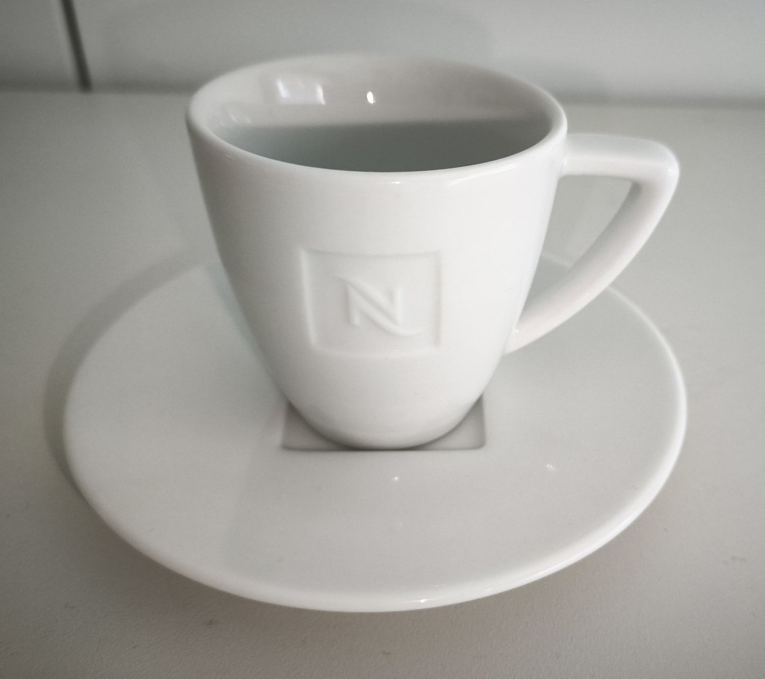 Tazze: Nesspresso Espresso Tasse mit Unterteller – Usato da Hagendorn venduto da Thom.74