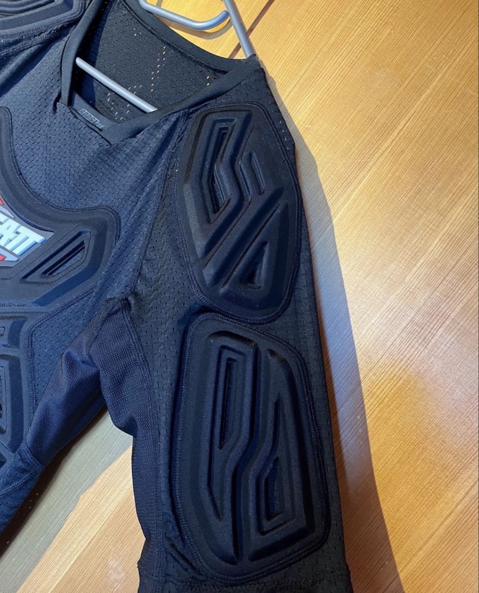 Leatt Schutz & Schoner: Leatt Protektorenshirt RootsTee Gr. Large – Gebraucht aus Basel von Schreinerfelix 3