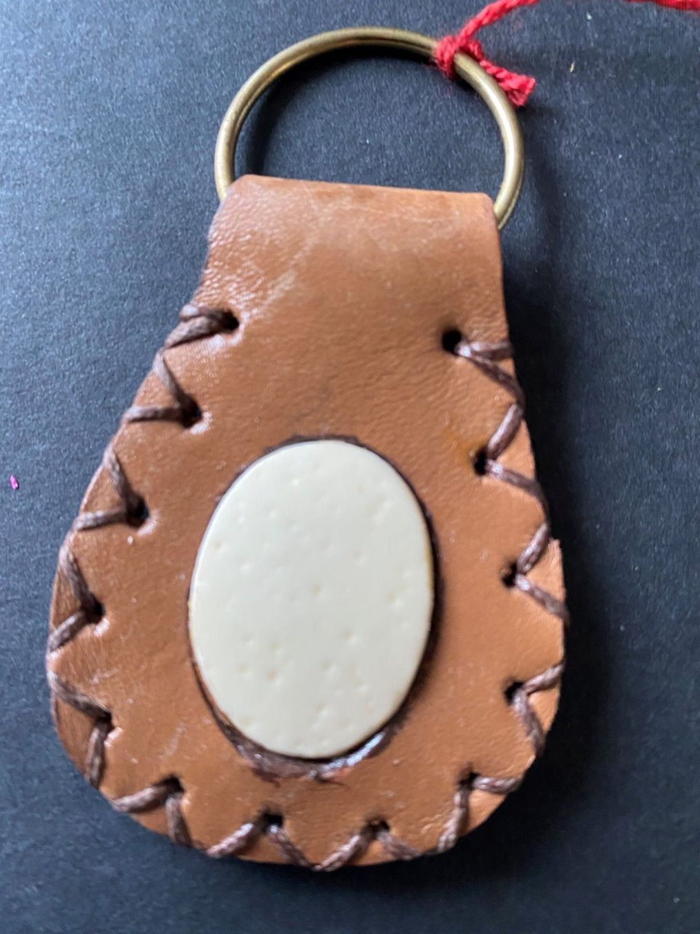 Portachiavi: Schlüsselanh. Leder mit Strausseneisch. – Nuovo (secondo la descrizione) da Muri b. Bern venduto da Silberqualle