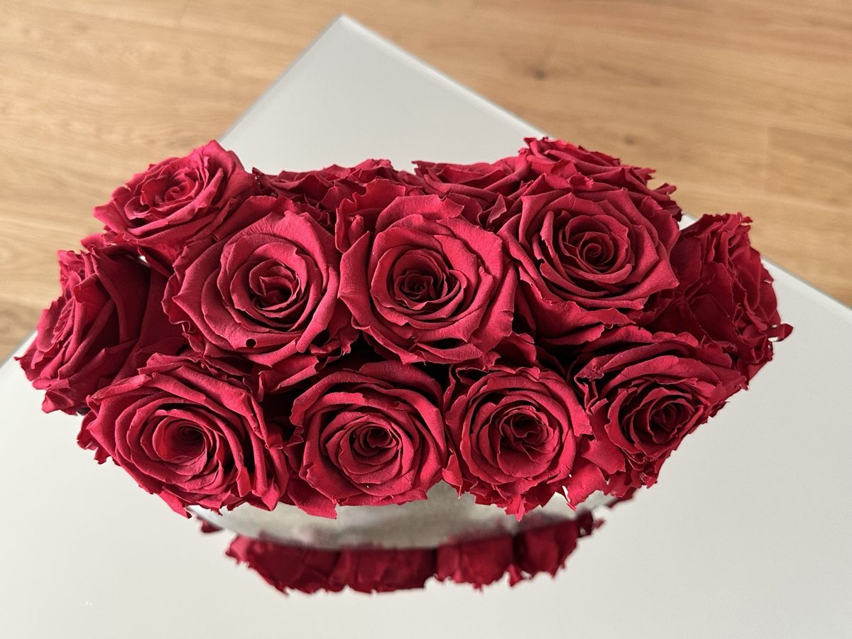 Tutte le decorazioni: Echte konserviere Rosen in einer edlen Metallschale – Usato da Zürich venduto da von_7vbl 3