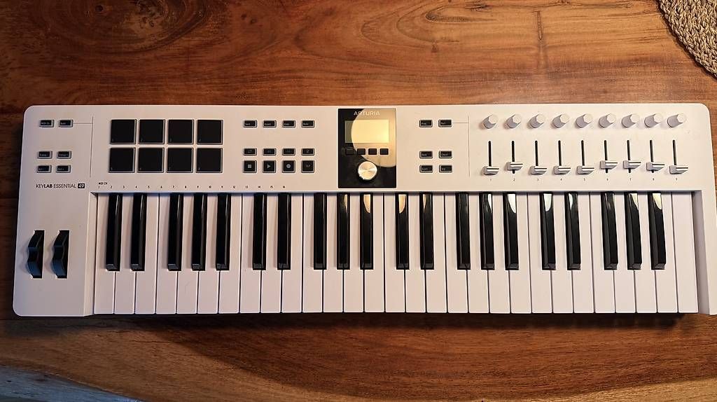 Strumenti musicali: MIDI Player Arturia Keylab Essential 49 neuwertig – Usato da Buchrain venduto da chefsskills