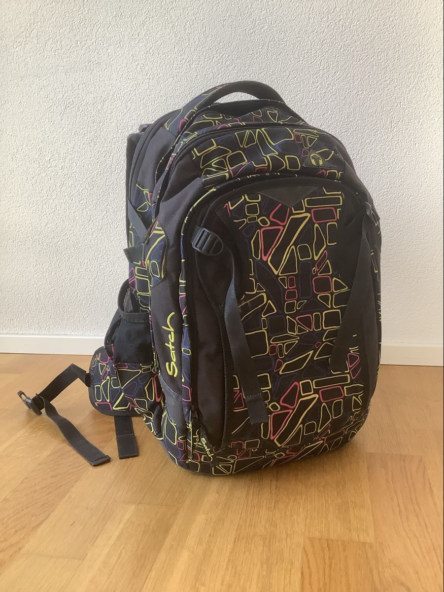 Satch Zaini: Satch Match Plus Schulrucksack schwarz mit Muster – Usato da Adliswil venduto da Urspirit
