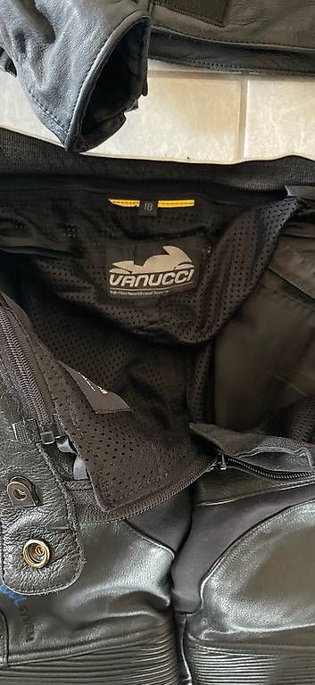 Costumes: Leder Kombi Anzug 2-teilig Vanucci – D'occasion à Wollerau par rio81 4