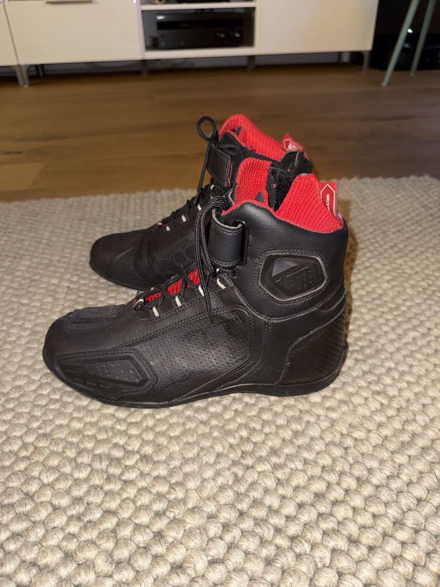 Herrenschuhe: IXS Motorradschuhe Grösse 43 – Gebraucht aus Cham von Chomeri
