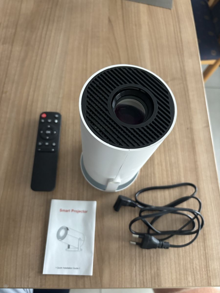 Proiettori: Ultra HD Projector – Nuovo (secondo la descrizione) da Riedikon venduto da cra_kym5