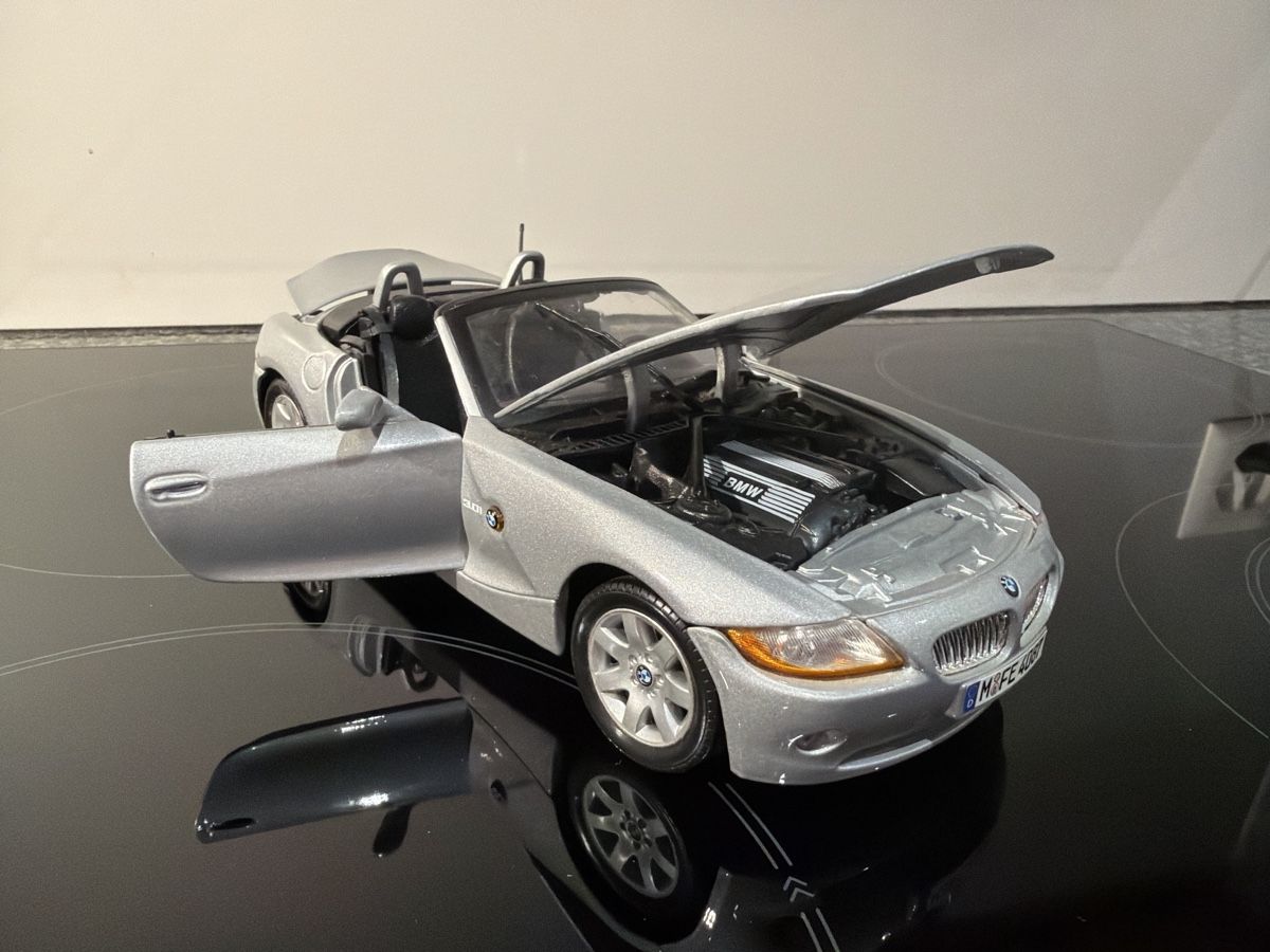 Motormax Modellautos: BMW Z4 Roadster - 1/18 - Motor Max – Gebraucht aus Wolfwil von Rolex1 5