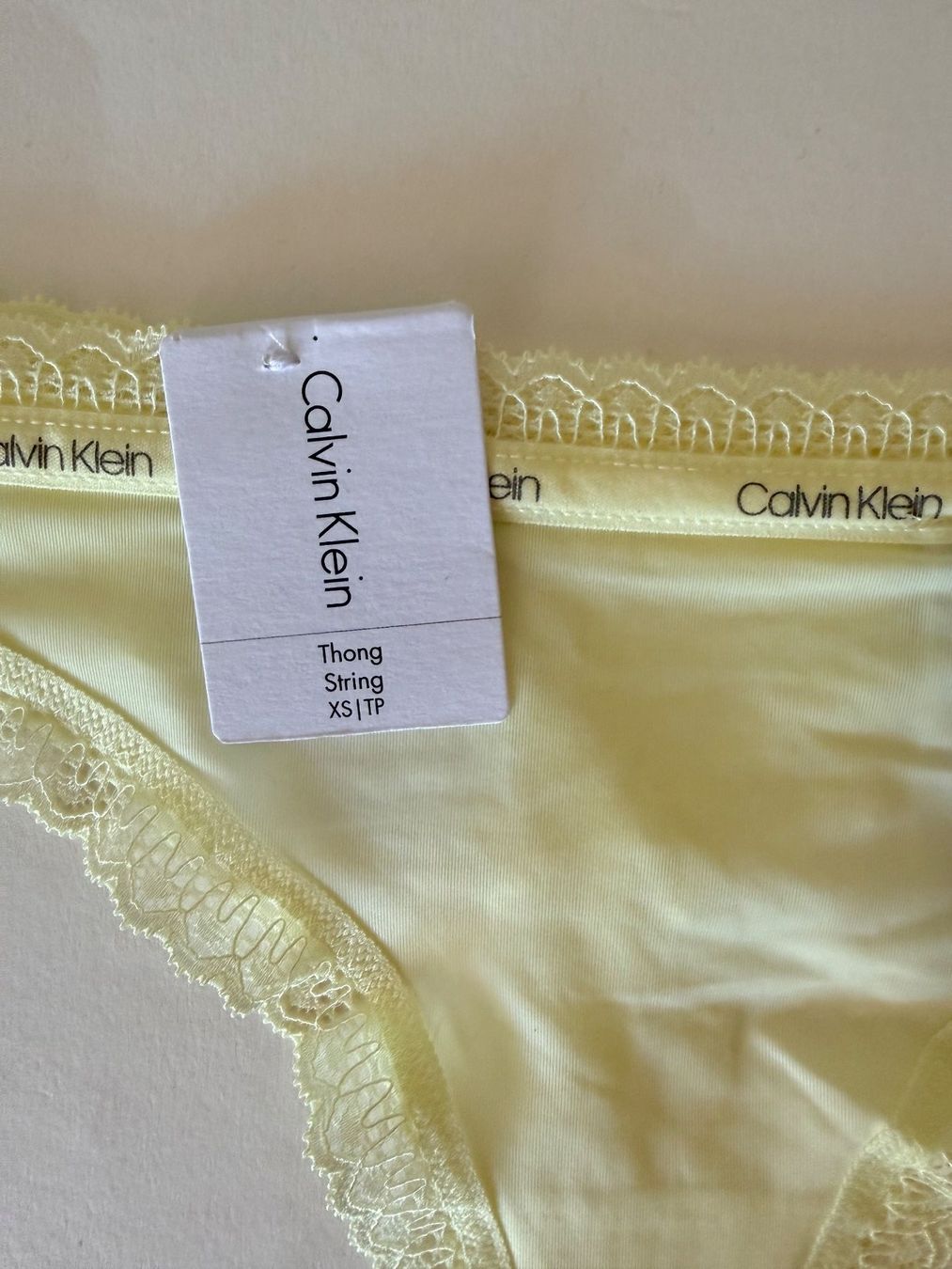 Calvin Klein Autres dessous: CALVIN KLEIN, String, Grösse XS, Farbe Hellgelb – Neuf avec emballage d'origine à Rudolfstetten par gst_g7xl 1