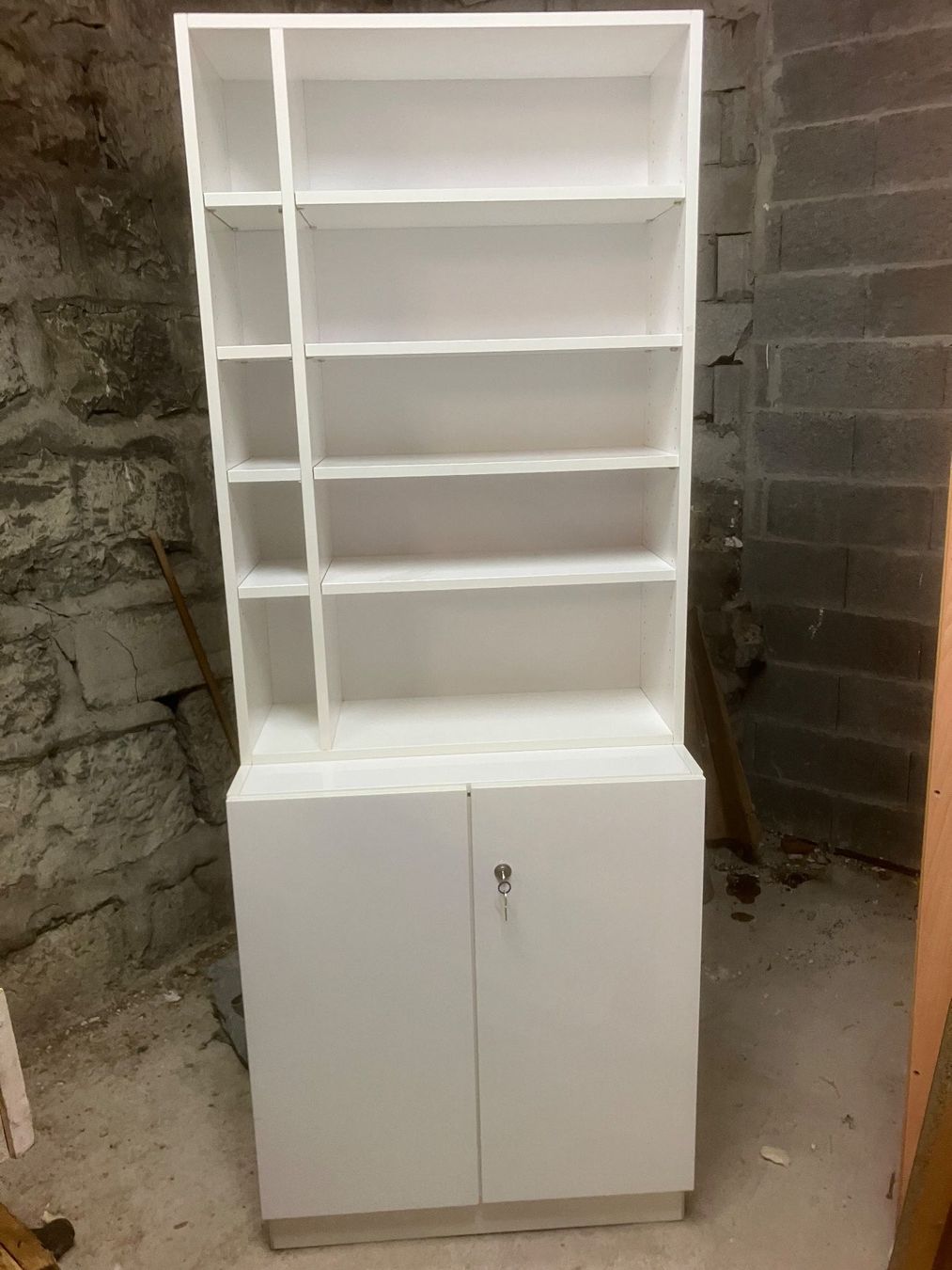 Armadi: Armoire de présentation produits – Usato da Tavannes venduto da dada017