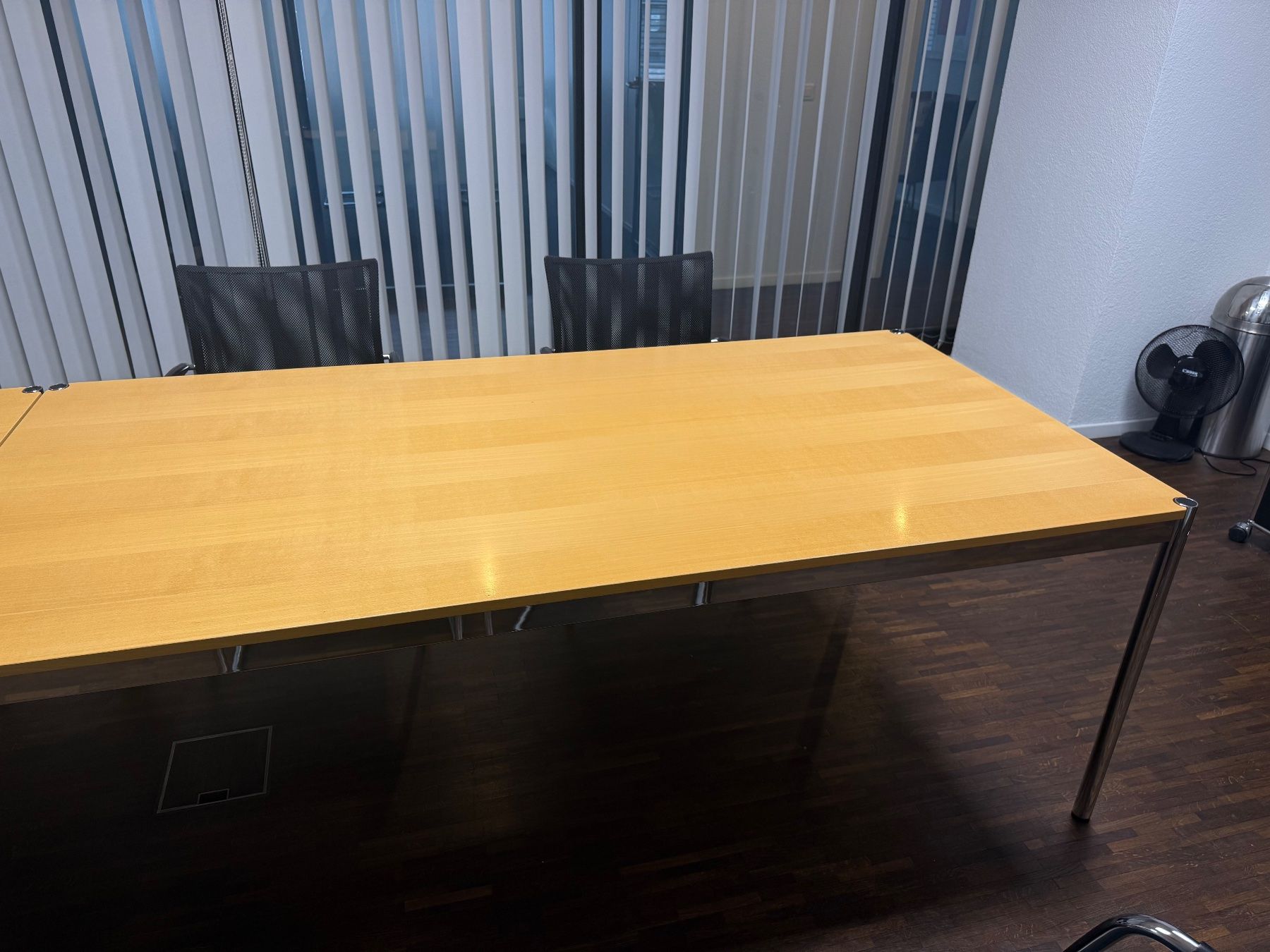 USM Tische: USM Tisch – Gebraucht aus Zürich von off_7ktg 2