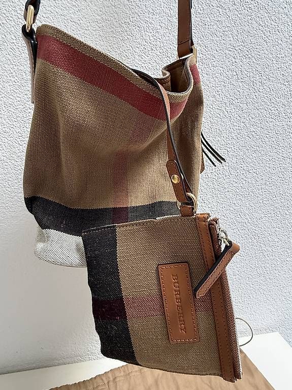 Borse: Borsa e portafoglio Burberry  – Usato da S. Antonino venduto da bmo_6rhv 1