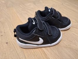 Kleinkinder Schuhe Nike schwarz Klettverschluss Grösse 21