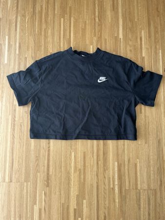 Nike Crop T-Shirt – Schwarz – Grösse S