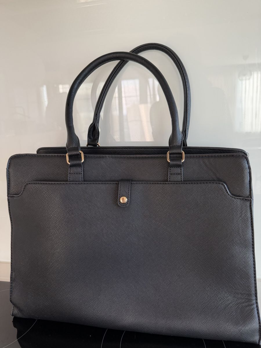 Taschen für Damen: Laptop Bag Black Saffiano Leather Good Condition – Gebraucht aus Zürich von ellaMar