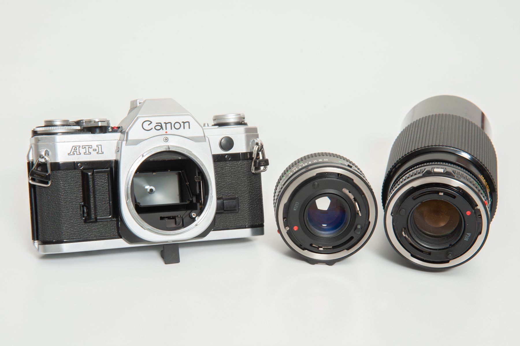 Canon Kamera: Canon AT-1 - Lens FD 50/1.8 - 70-200/4 – Gebraucht aus Lausanne von Phlox02 5