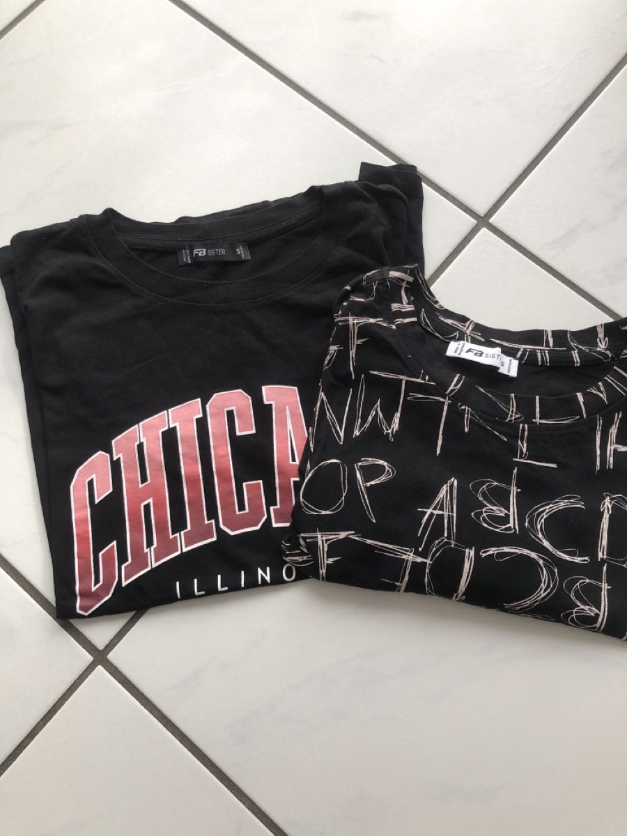 Camicette, T-shirt & Top: 2 T-Shirts Grösse S schwarz – Usato da Siebnen venduto da Rowiron