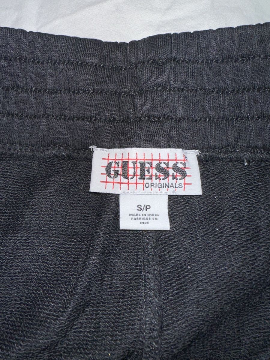 Guess Pantaloni: GUESS Shorts – Usato da Eschenbach LU venduto da Tatzi1 1