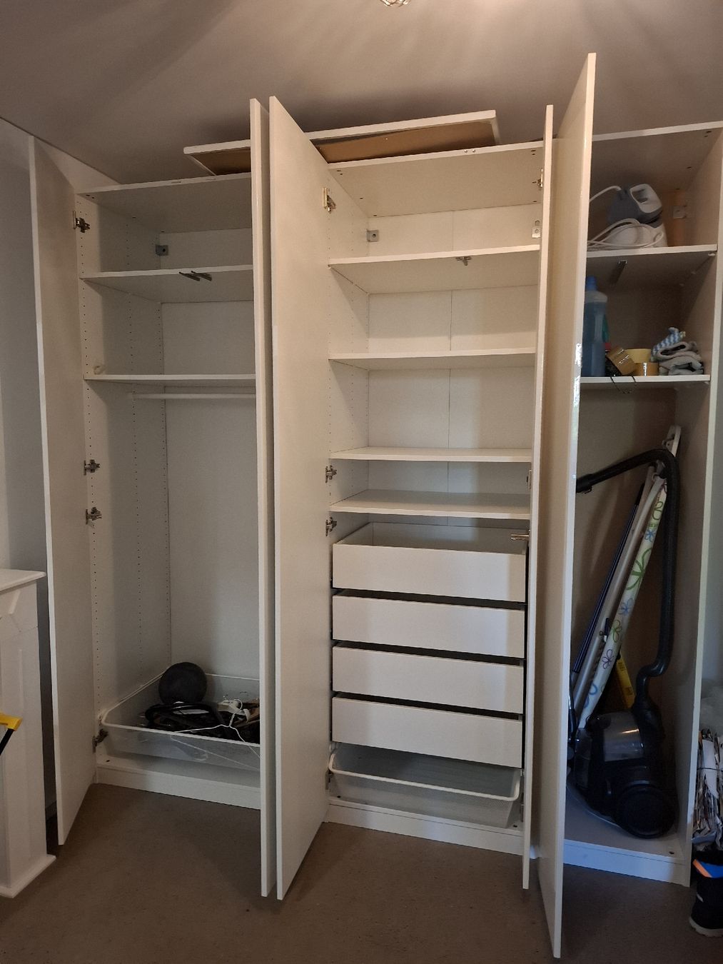 Ikea Armadi: pax schrank  – Usato da Zürich venduto da cucciola137 1