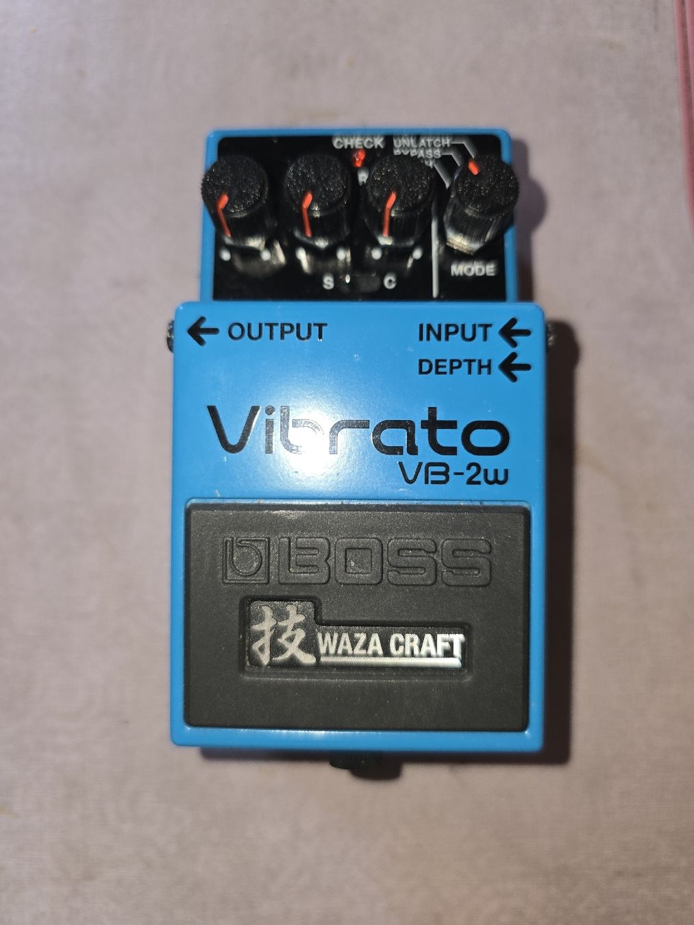 Strumenti musicali: BOSS VB-2w VIBRATO WAZA – Nuovo (secondo la descrizione) da Zürich venduto da Antiquedealer 1