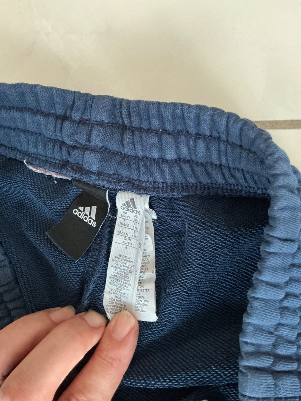 Adidas Pantaloni: Adidas Sport Bermudas Gr.176 – Usato da Biel-Benken BL venduto da Sahra1 1