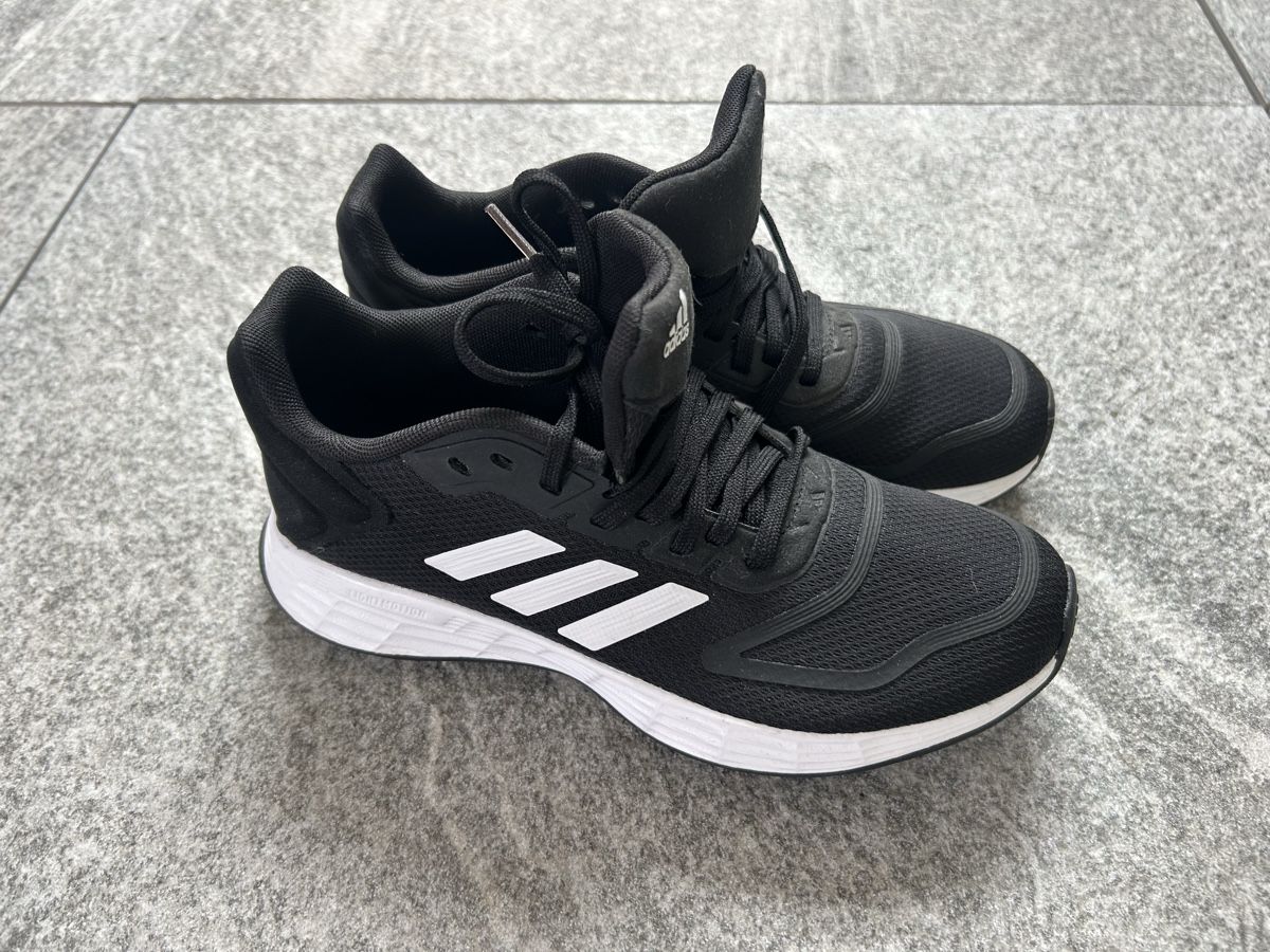 Adidas Chaussures garçon: NEU ungebraucht Adidas Turnschuhe Sneaker – Neuf (Voir description) à Küssnacht am Rigi par Happy_home