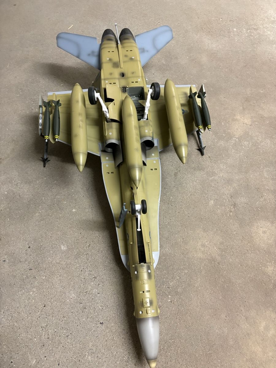Kits de montage: Elite Force F-18C 1/18 – D'occasion à Villarimboud par hampton2012 4