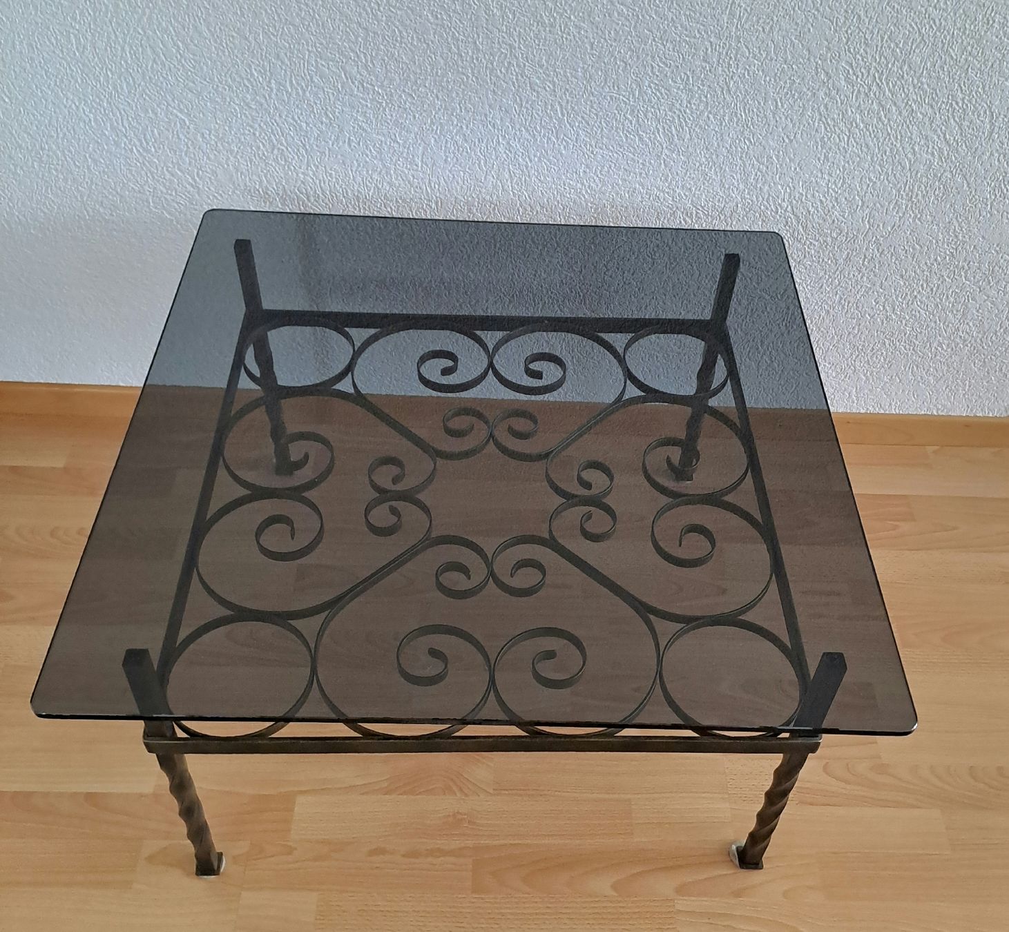 Tables: Couchtisch / Beistelltisch mit Glasplatte – D'occasion à Glarus par Morana86
