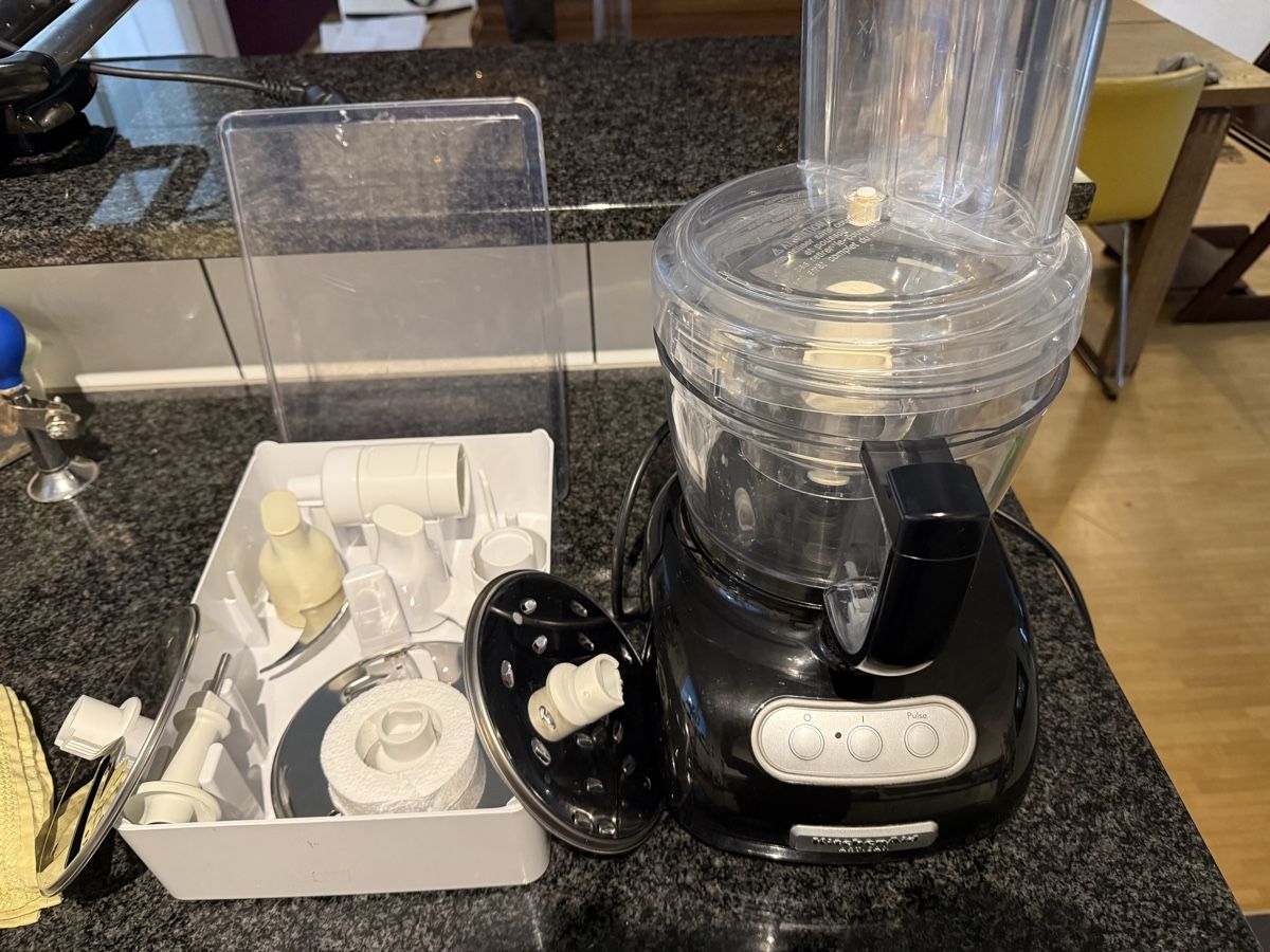 Kitchenaid Elettrodomestici da cucina: Kitchen Aid Artisan Food Processor – Usato da Luzern venduto da Joonster123